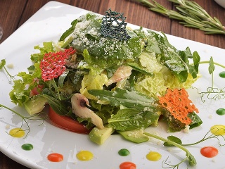 Заказать Зеленый салат с сыром Пармезан на дом с доставкой